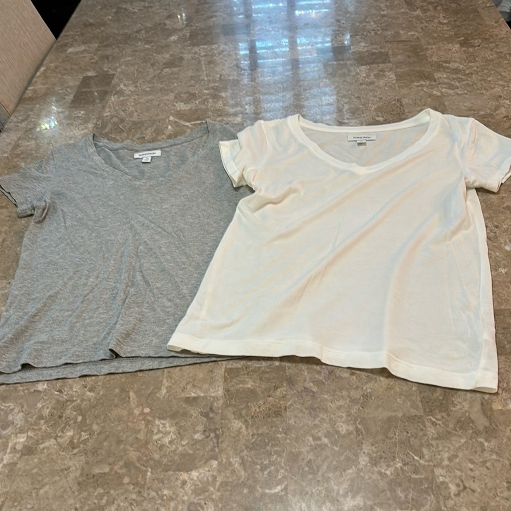 Nordstrom XS V Neck T-Shirt White and Grey